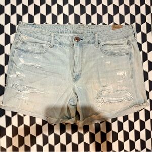 American Eagle Light Wash Distressed Jean Shorts new with tags size 18